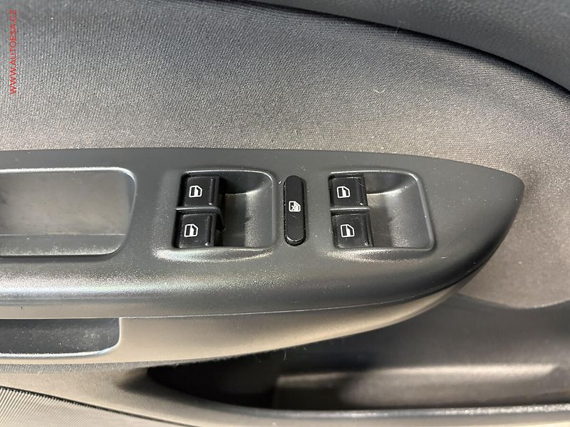 Škoda Octavia (2013) 1.6TDi 4x4, AC, park.čidla - fotka 12 z 14