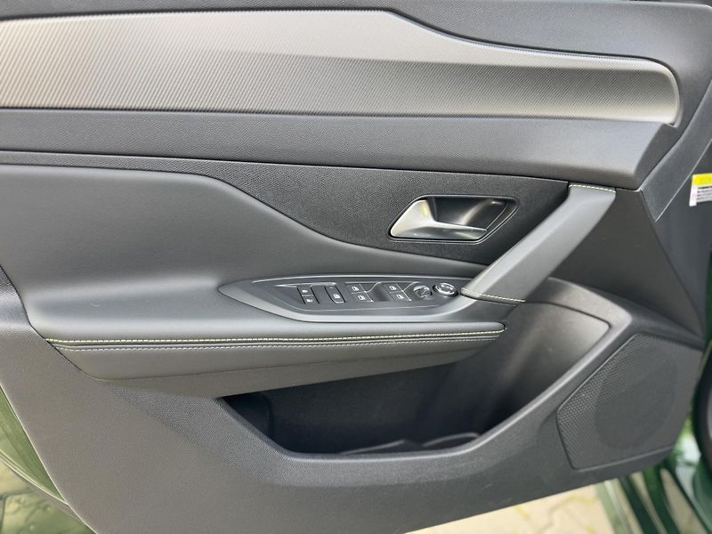 Peugeot 308 (2022) GT 1.5HDi Focal hudba TOP výba - fotka 13 z 25