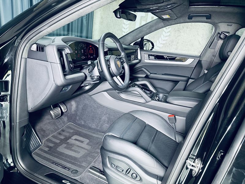 Porsche Cayenne (2024) S Coupe SPORTDESIGN MASAZ 3xTV - fotka 13 z 45