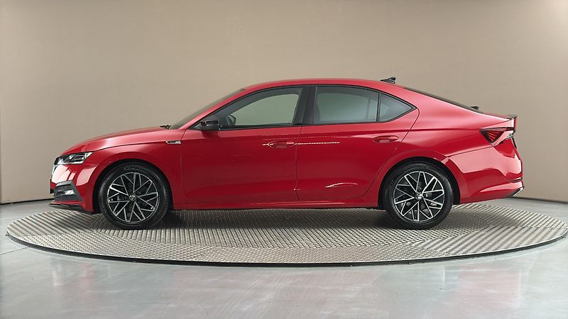 Škoda Octavia 2.0 TDI DSG Sportline - fotka 4 z 29