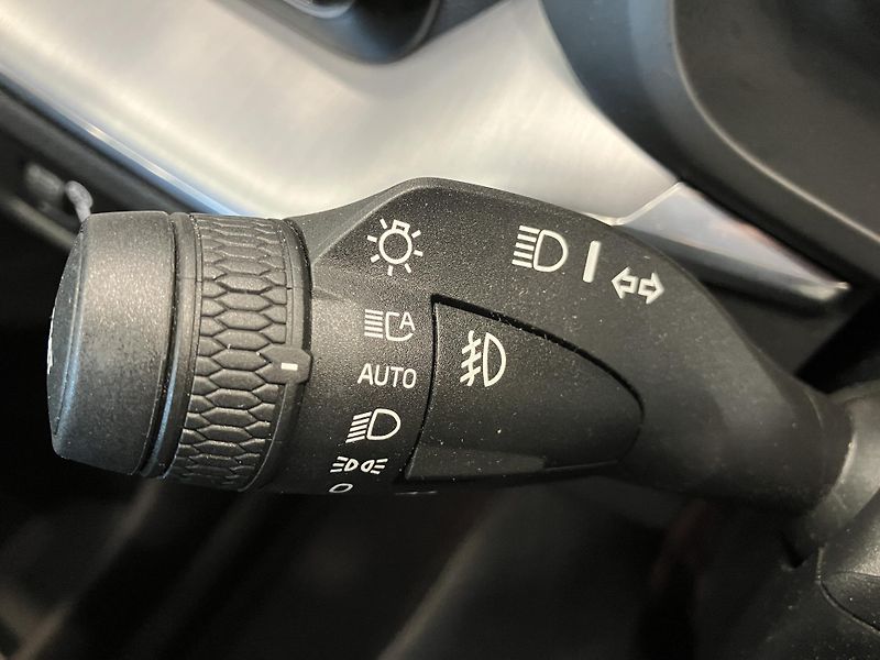 Volvo XC60 B4 FWD Momentum PRO AT8 - fotka 25 z 47