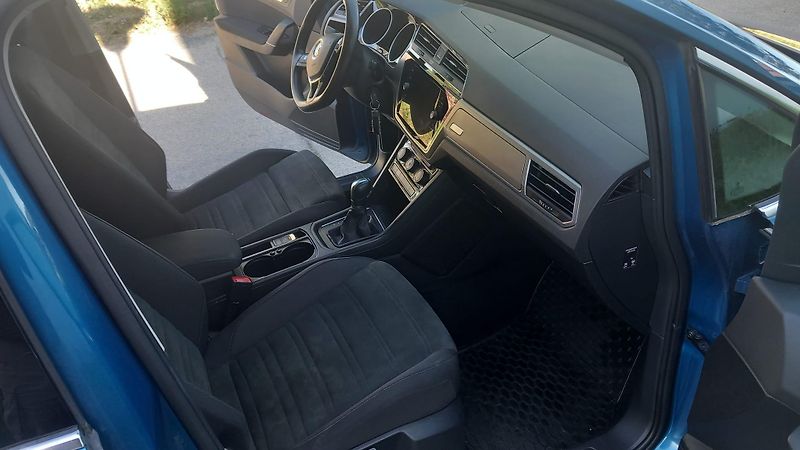 Volkswagen Touran 1.5 TSI, ČR, DSG - fotka 10 z 22