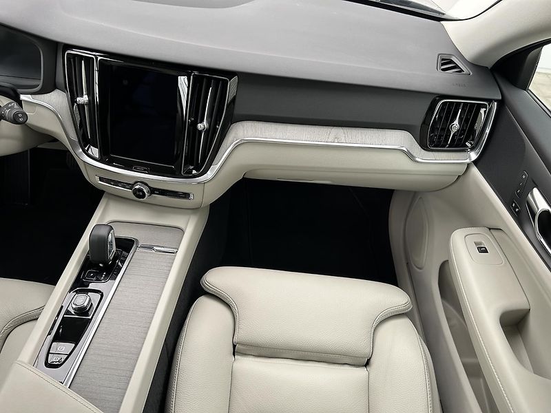 Volvo V60 2.0 B5 4x4 CC PLUS - fotka 20 z 31