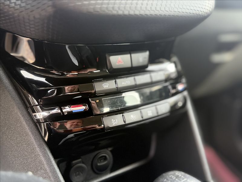 Peugeot 2008 1,2 i DIGIKLIMA, NOVÉ V ČR - fotka 13 z 24