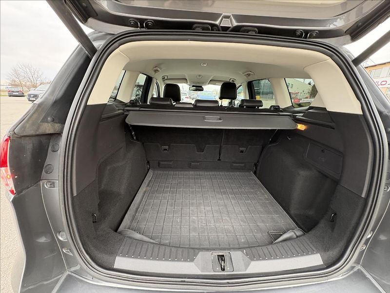 Ford Kuga 2,0 TDCi 120kW 4x4,Individual - fotka 34 z 41