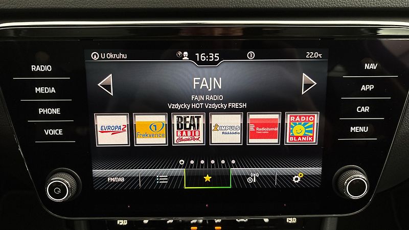 Škoda Superb 2.0 TDI DSG Style Combi - fotka 11 z 26