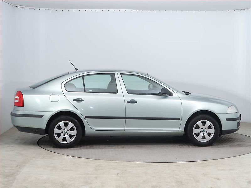 Škoda Octavia (2012) 1.6, nová STK, jezdí výborně - fotka 6 z 12