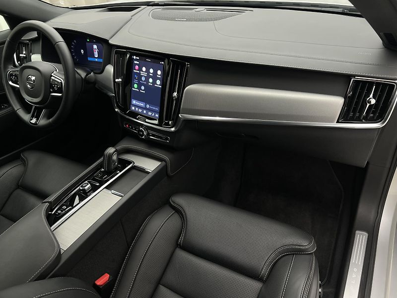 Volvo S90 B6 AWD R-Design - fotka 20 z 49