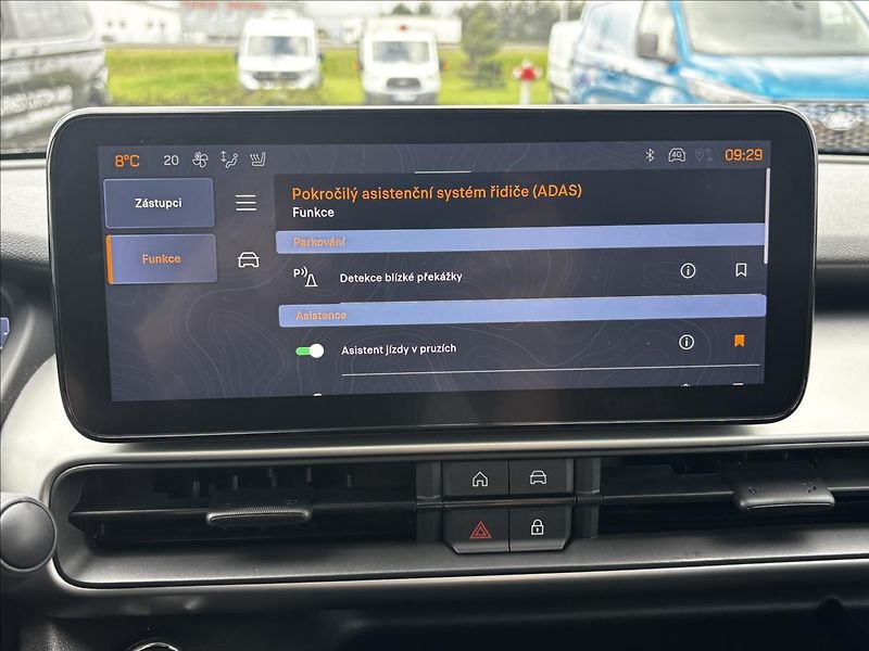 Jeep Avenger 1,2 Turbo e-hybrid Summit - fotka 34 z 42