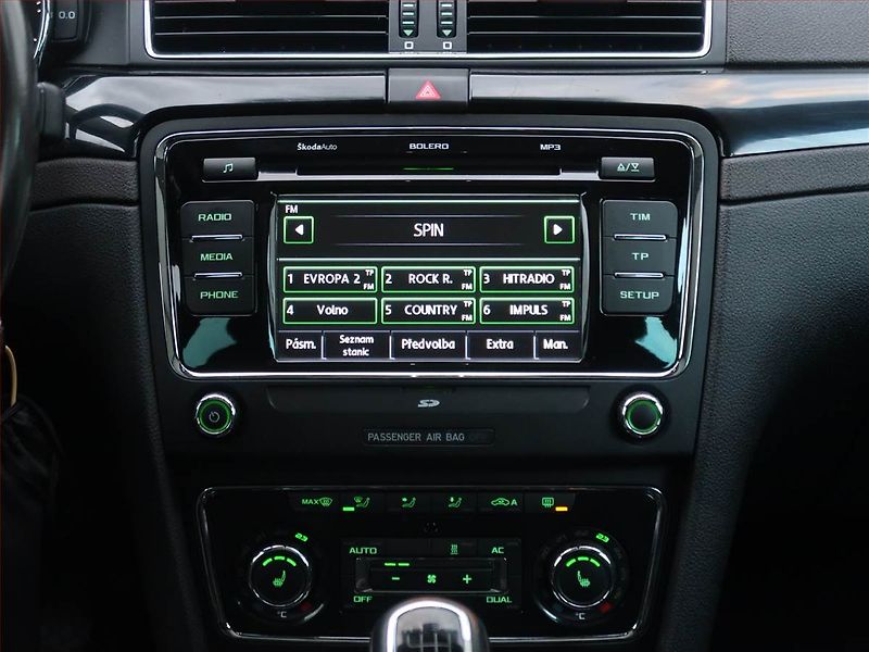Škoda Superb (2012) Laurin&Klement 2.0 TDI, Xenony - fotka 12 z 21