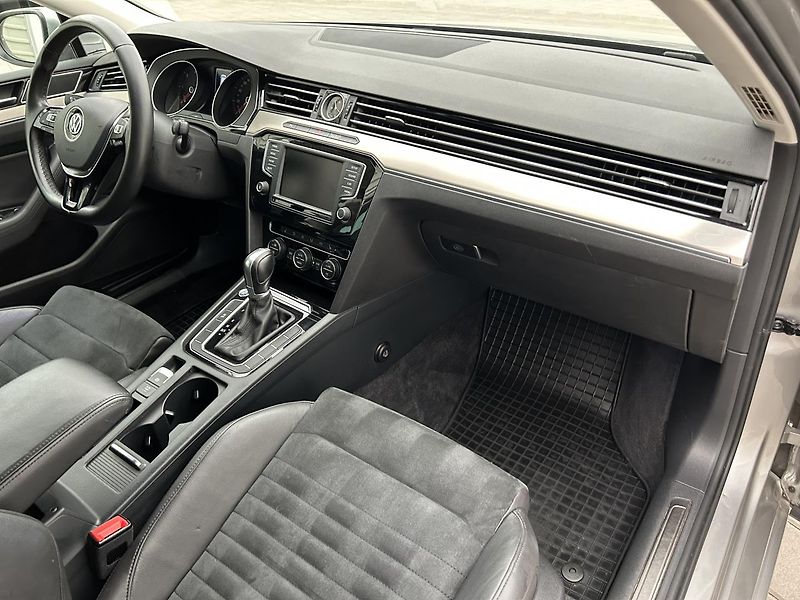 Volkswagen Passat Variant 2,0 TDI Highline - fotka 24 z 27