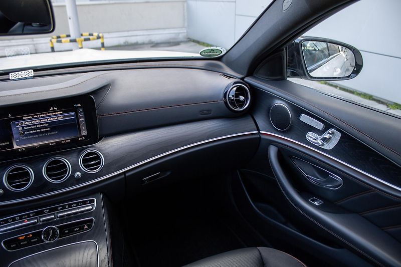 Mercedes-Benz Třídy E (2019) Mercedes-AMG 53 4MATIC+ A/T - fotka 36 z 50