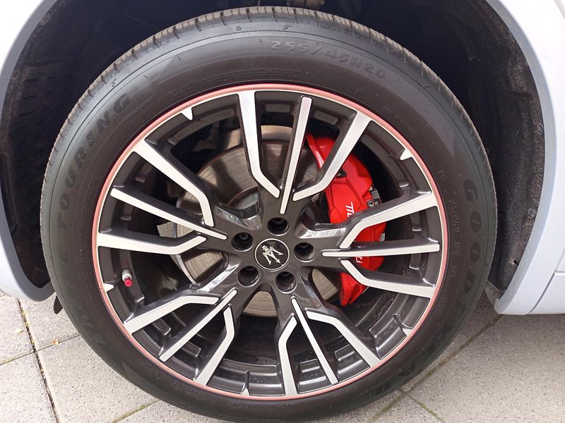 Maserati Grecale (2022) GT, hybrid, rezervováno - fotka 9 z 24