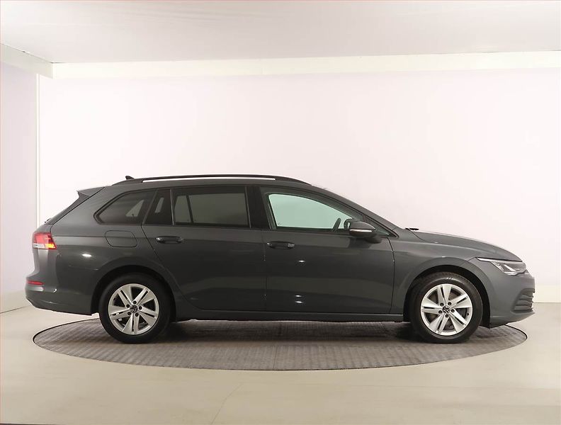 Volkswagen Golf (2023) Life 2.0 TDI, Automat - fotka 6 z 23