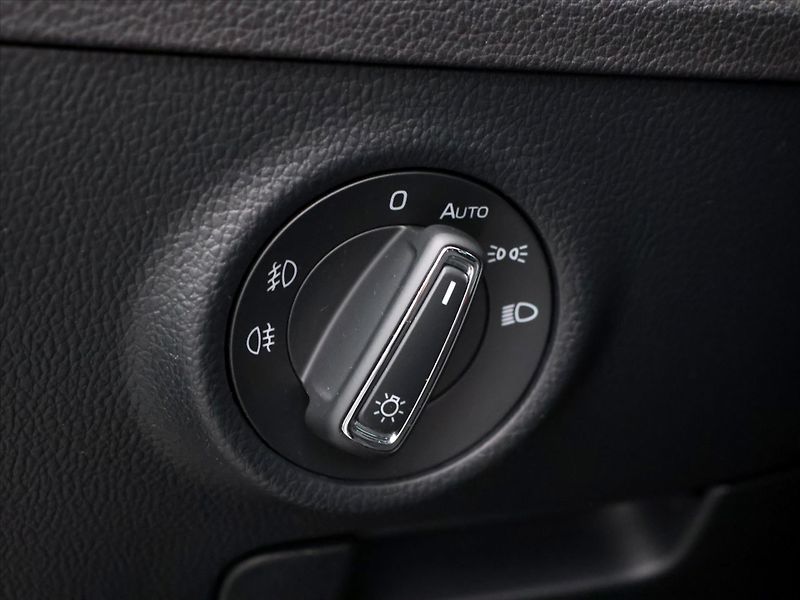Škoda Superb 2.0 TDI 110kW Style Bi-Xenon - fotka 16 z 38