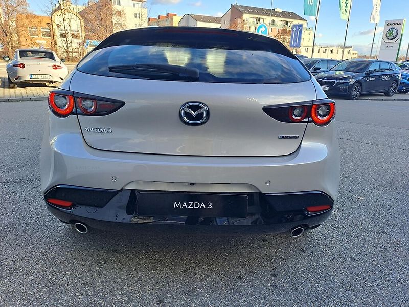 Mazda 3 2.5L e-SKYACTIV G 103 kW - fotka 5 z 20
