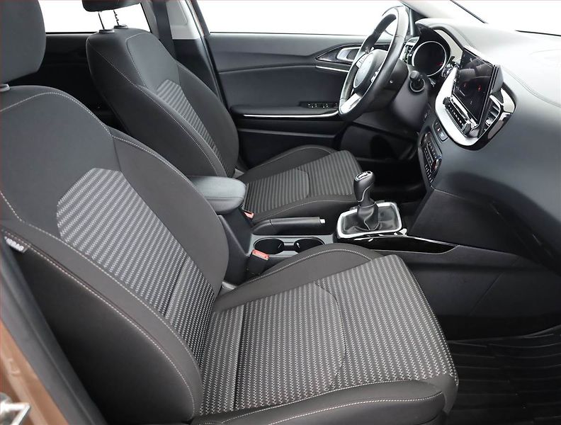 Kia Ceed (2022) Top 1.5 T-GDI - fotka 7 z 21