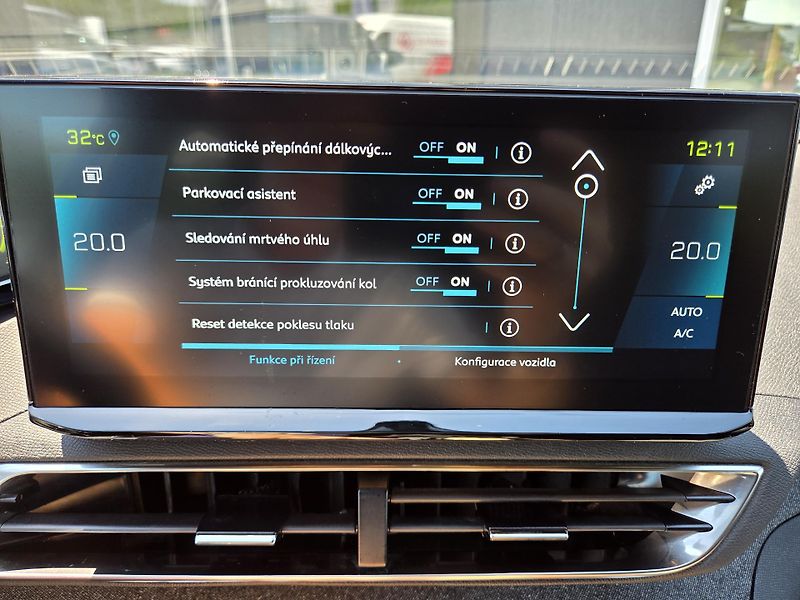 Peugeot 3008 (2023) 1.6 PHEV 165 ALLURE PACK EAT8 - fotka 19 z 32