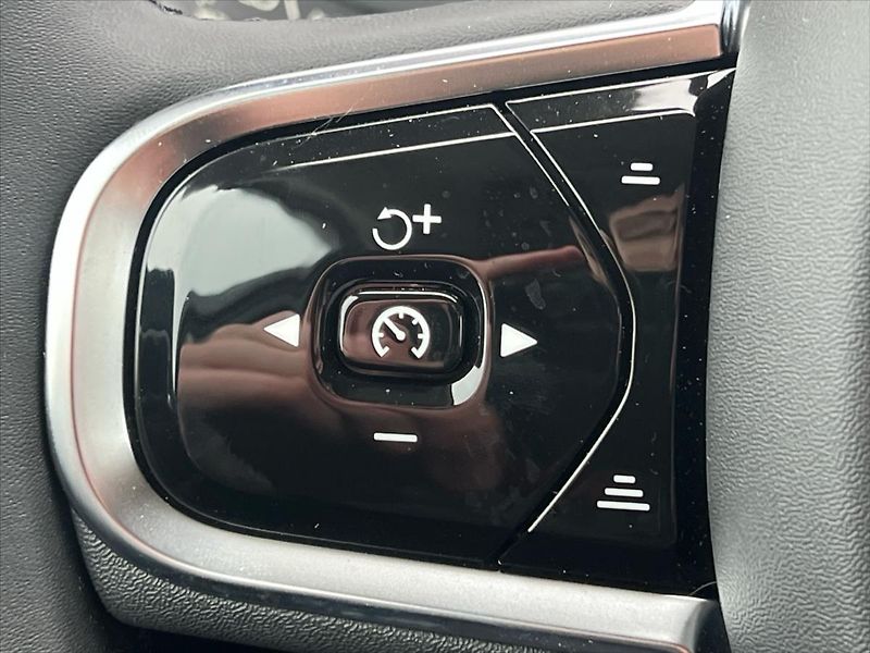 Volvo V60 2,0 AWD CROSS COUNTRY PLUS  B4 - fotka 19 z 28