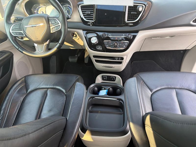 Chrysler Pacifica (2019)  3,6 L DVD Hybrid Plug In 2019 - fotka 12 z 20