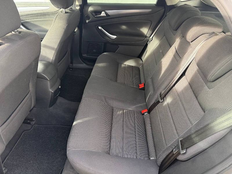 Ford Mondeo (2011) 2.0 TDCi 120 kW AT - fotka 9 z 22
