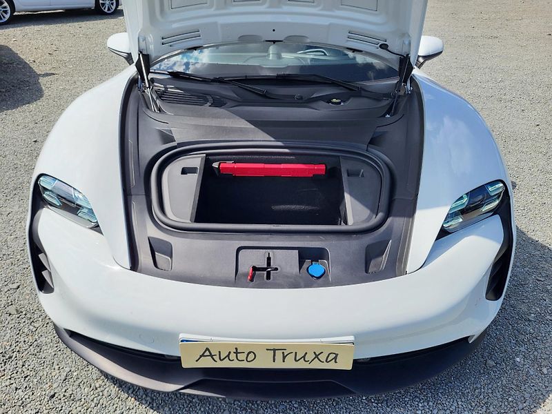 Porsche Taycan GTS 440kW 4S Electric - NOVÉ - fotka 31 z 48