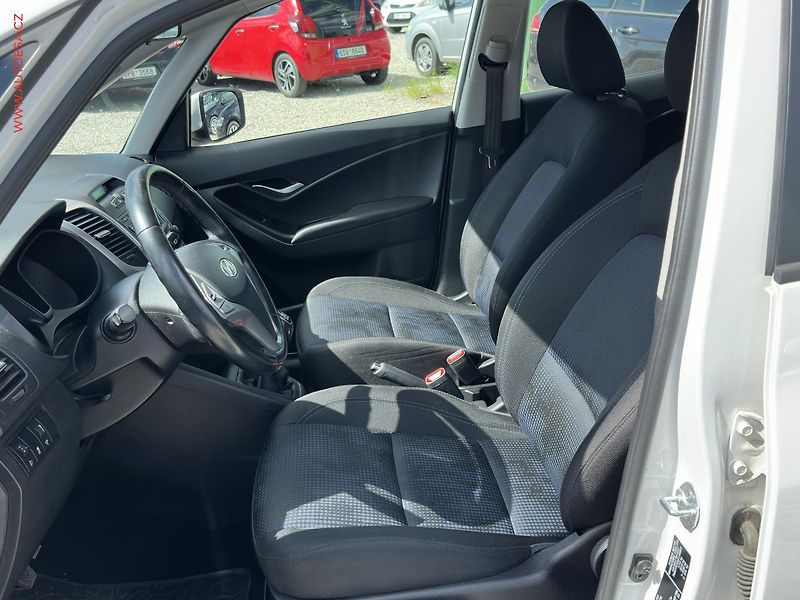 Hyundai ix20 (2014) 1.6i, ČR, AC, TZ - fotka 9 z 17