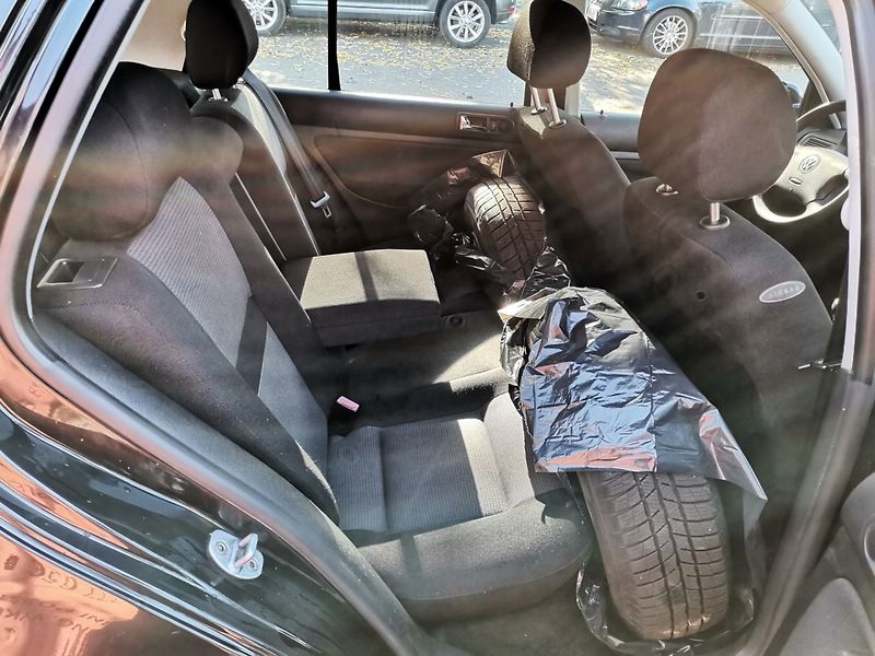 Volkswagen Golf (2001) 1.6i 77kw Klima ESP 5dv. - fotka 23 z 26