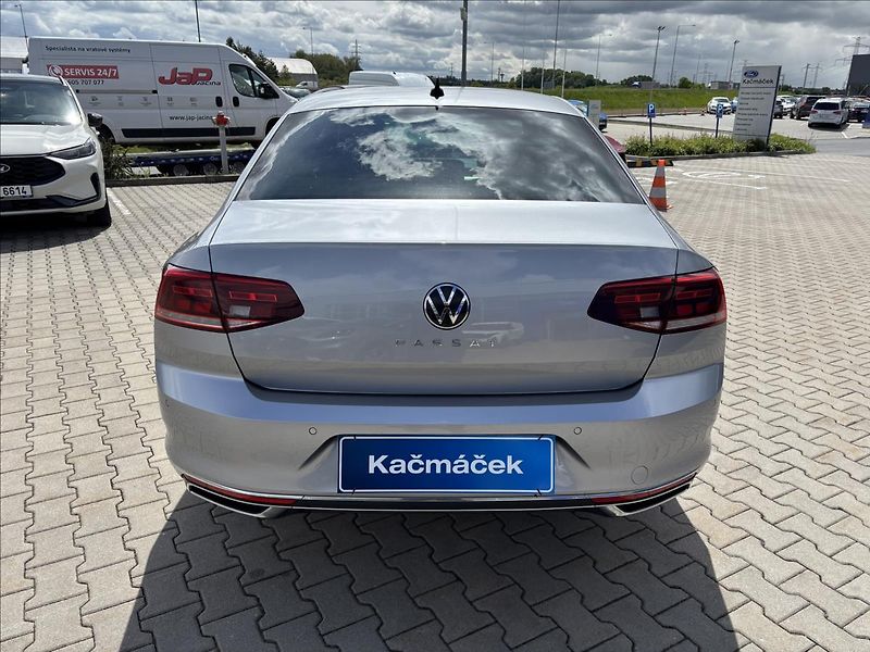 Volkswagen Passat 2,0 TDI R-Line 140kW - fotka 4 z 47