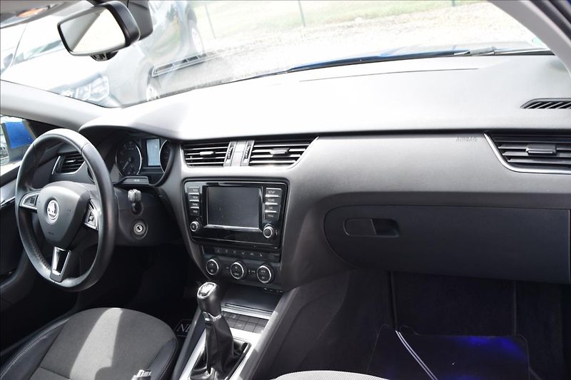 Škoda Octavia 1,4 TSI 110KW NÍZKÉ KM XENONY - fotka 22 z 51