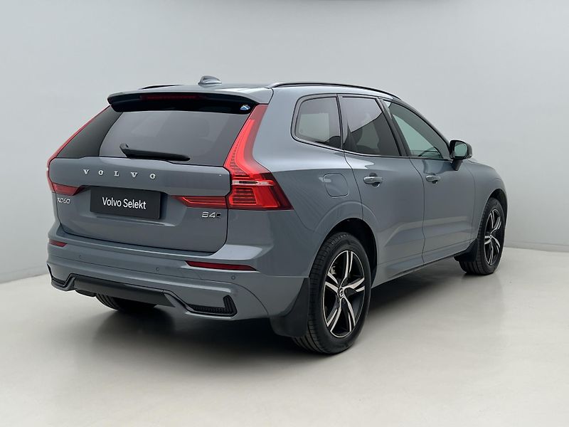 Volvo XC60 B4 AWD R-DESIGN AUT CZ - fotka 13 z 45