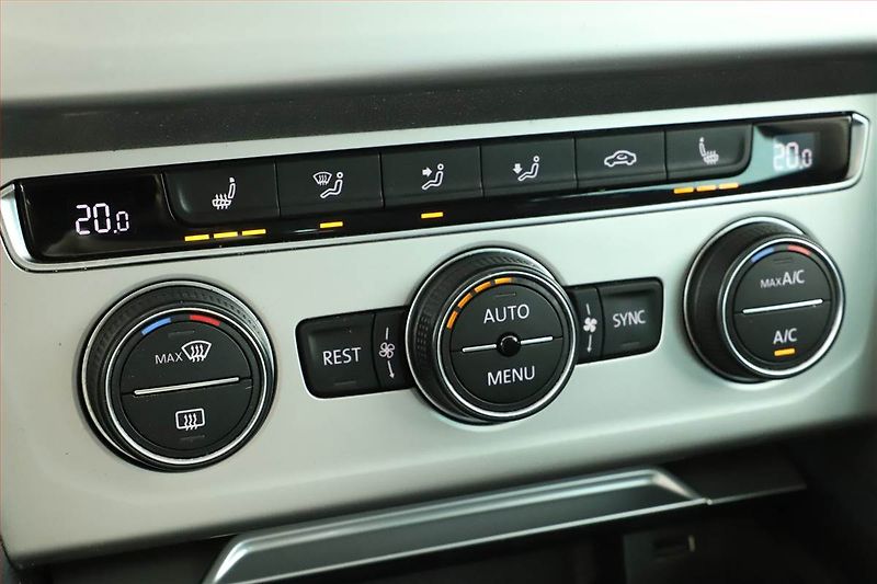 Volkswagen Passat (2016) 2.0 TDI, Automat, Navi - fotka 11 z 17