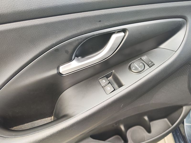 Hyundai i30 1.0 T-GDI/88kW Start Plus - fotka 24 z 27