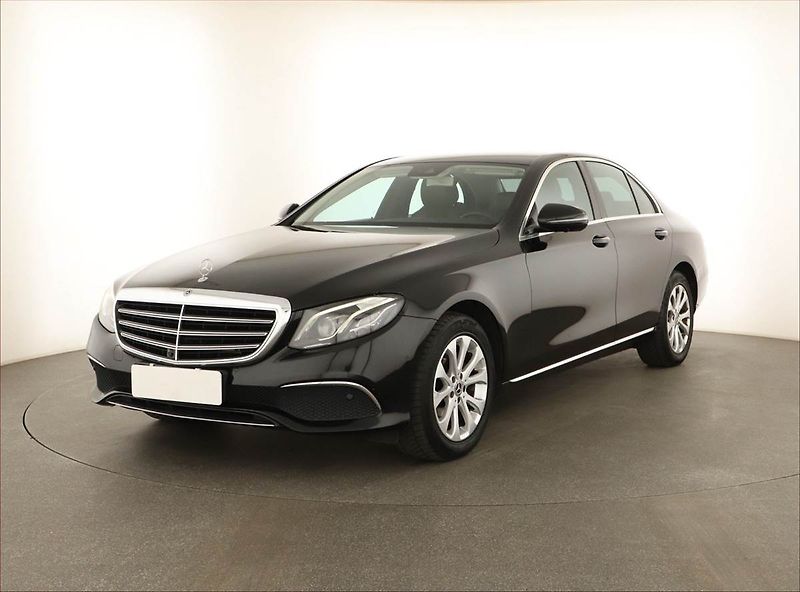 Mercedes-Benz Třídy E (2018) E 220 d, Automat, Kůže, Navi - fotka 2 z 18