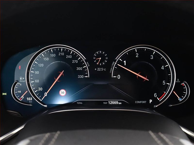 BMW Řada 7 (2017) M Paket 740d xDrive - fotka 9 z 21