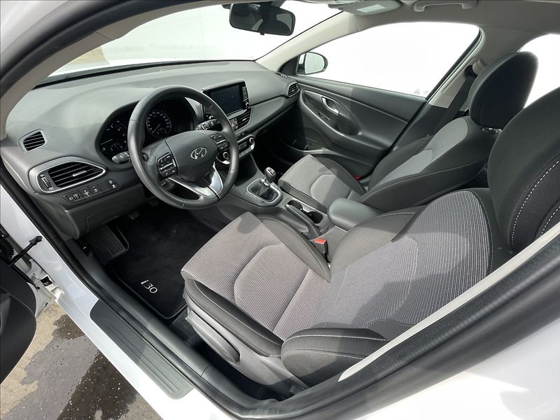 Hyundai i30 1,5 CVVT Combi Comfort - fotka 5 z 23