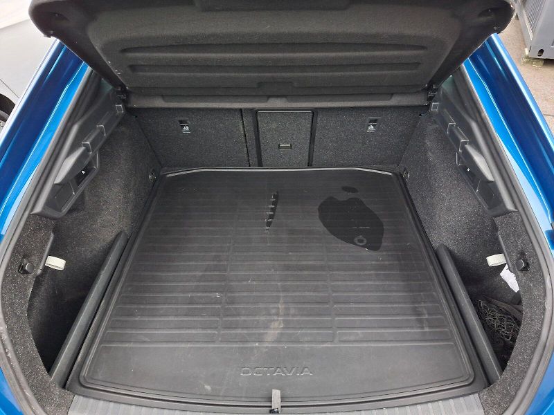 Škoda Octavia (2020) iV RS DSG 1,4TSi 180kW - fotka 8 z 35