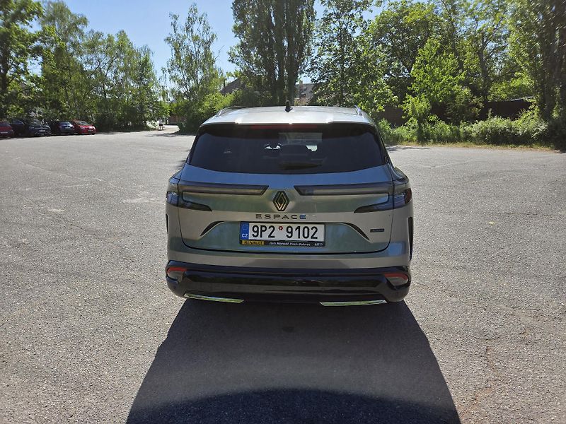 Renault Espace (2023) esprit Alpine E-Tech 7 míst - fotka 6 z 20