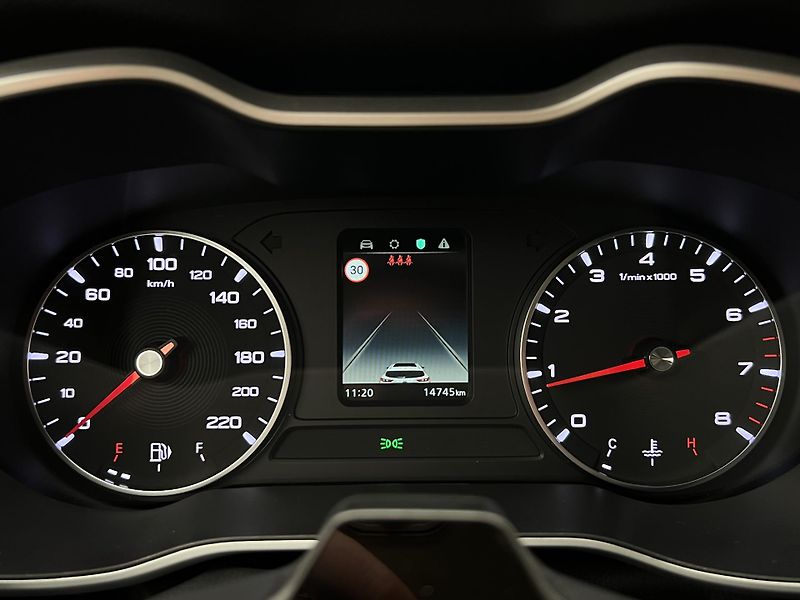 MG ZS 1.5 ESSENTIAL PLUS CZ 1.maj. - fotka 20 z 40