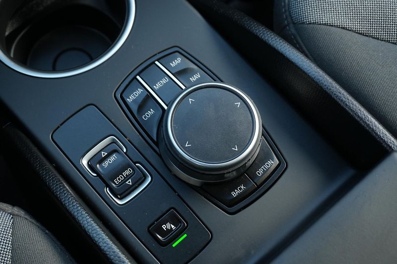 BMW i3 i3s 120Ah, H/K, Navi profi - fotka 19 z 31