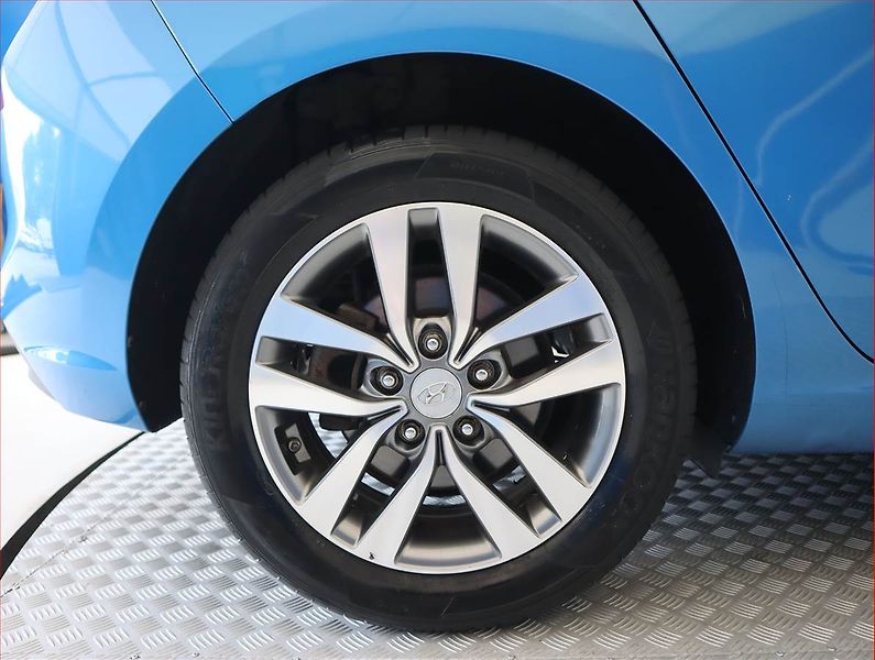 Hyundai i30 (2018) 1.4 T-GDI, Automat, Serv.kniha - fotka 15 z 20