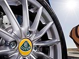 Automobilka Lotus dělala ve spolupráci s McLarenem model auta vyráběný z karbonových vláken.