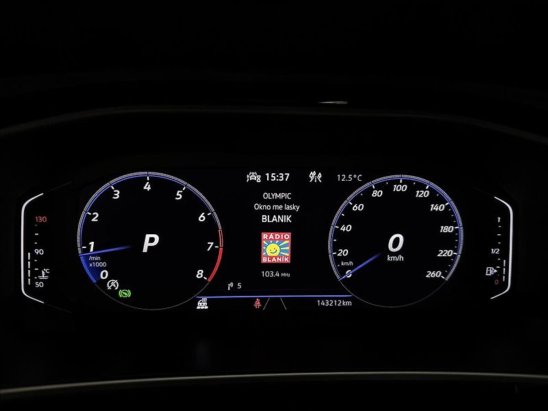 Volkswagen T-Roc R-LINE NEZ-TOP 2XALU TAŽNÉ DPH - fotka 18 z 42