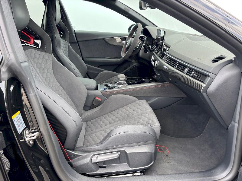 Audi RS 5 (2025) Sportback 2.9 TFSI 346kW Quatt - fotka 30 z 35