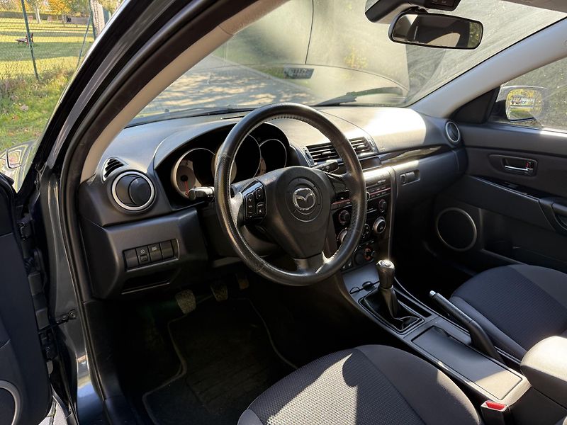 Mazda 3 1.6 Sport Active - fotka 25 z 28
