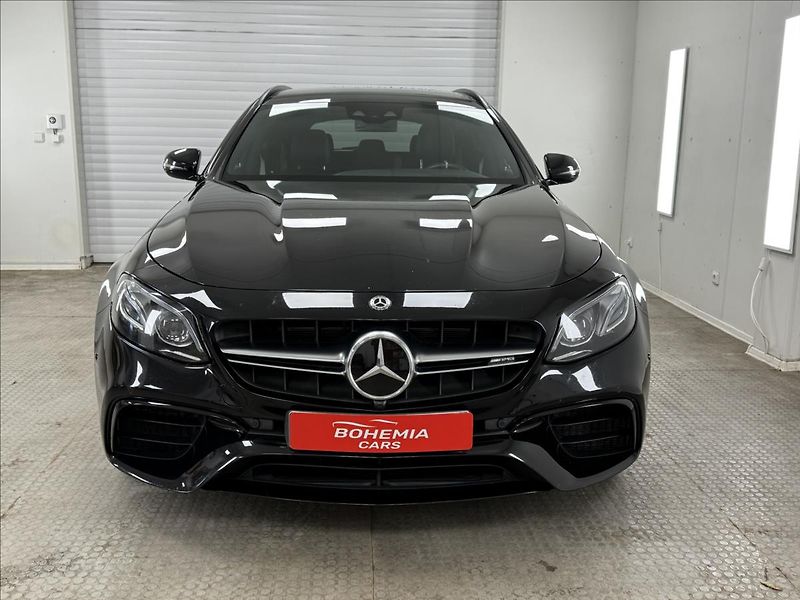 Mercedes-Benz Třídy E 4,0 Mercedes-AMG E 63S 4MATIC+ - fotka 8 z 35