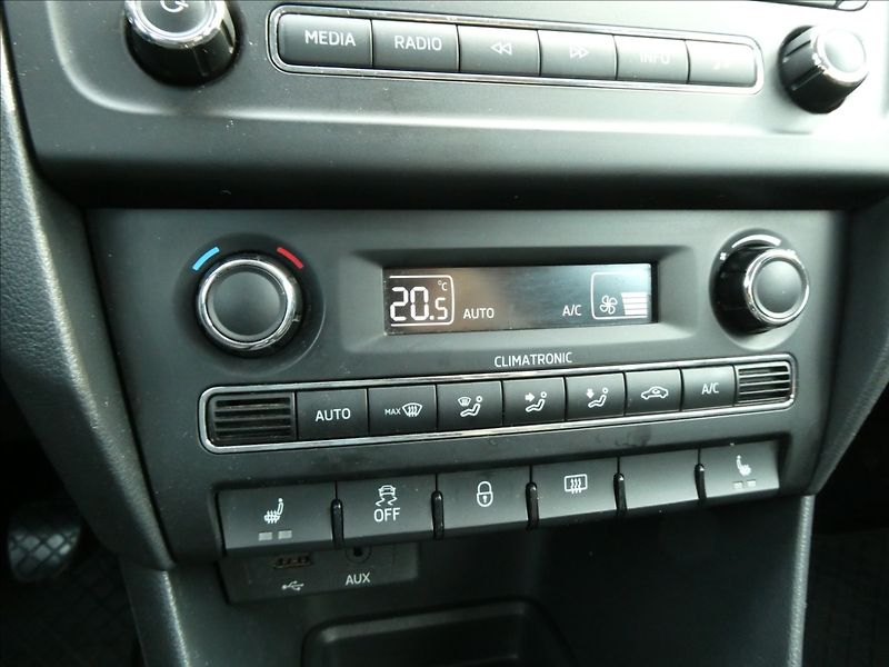 Škoda Rapid 1,2 TSI 77kW Style Spaceback - fotka 28 z 36