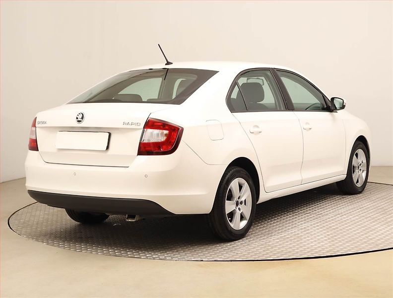 Škoda Rapid (2019) 1.0 TSI, Park. senzory - fotka 5 z 17
