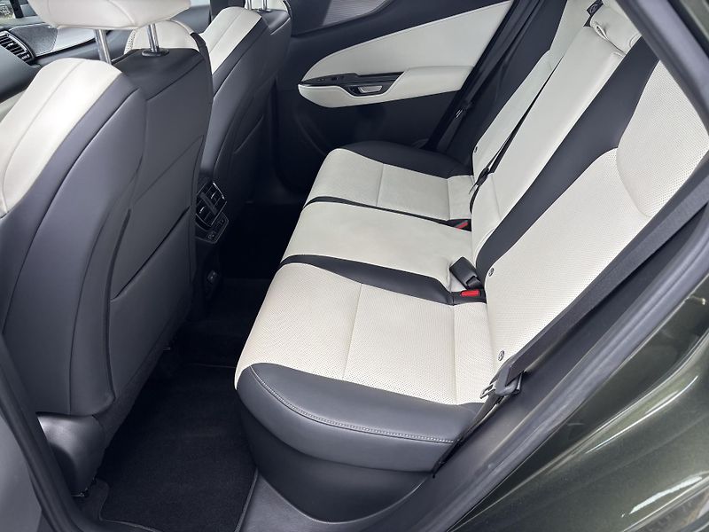 Lexus NX 350h (2024) 2.5HSD, 4x4, F-Sport top, ČR - fotka 11 z 21