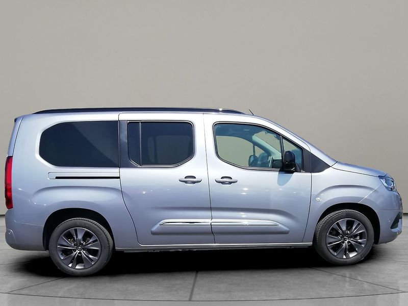 Toyota ProAce City Verso 1,5 D-4d A/T L2 Family Comfort - fotka 3 z 19